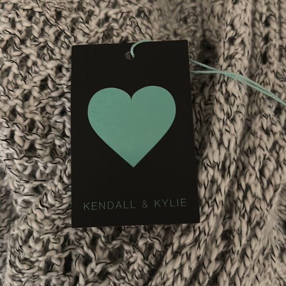 Beautiful sweater - NWT - Picture 5 of 5